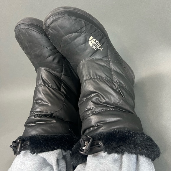 The North Face Lightweight Winter Boots - Picture 2 of 9